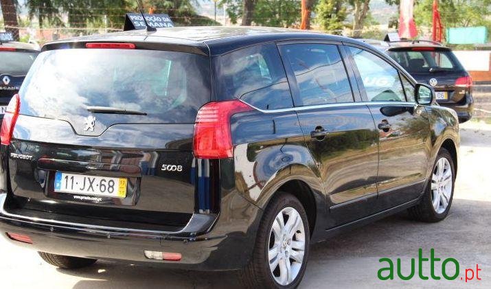 2010' Peugeot 5008 1.6 Hdi Exclusive Aut photo #2
