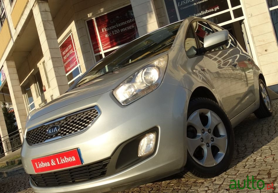 2010' Kia Venga photo #1