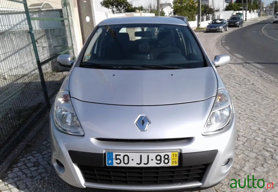 2010' Renault Clio photo #3