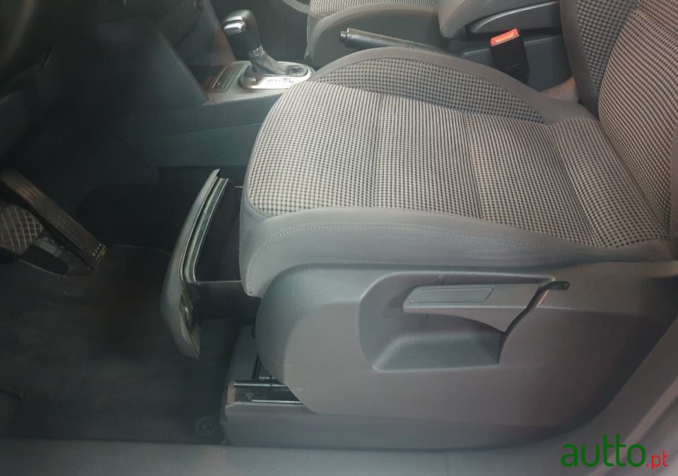 2006' Volkswagen Touran photo #3