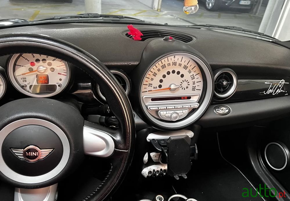 2010' MINI Cooper photo #5