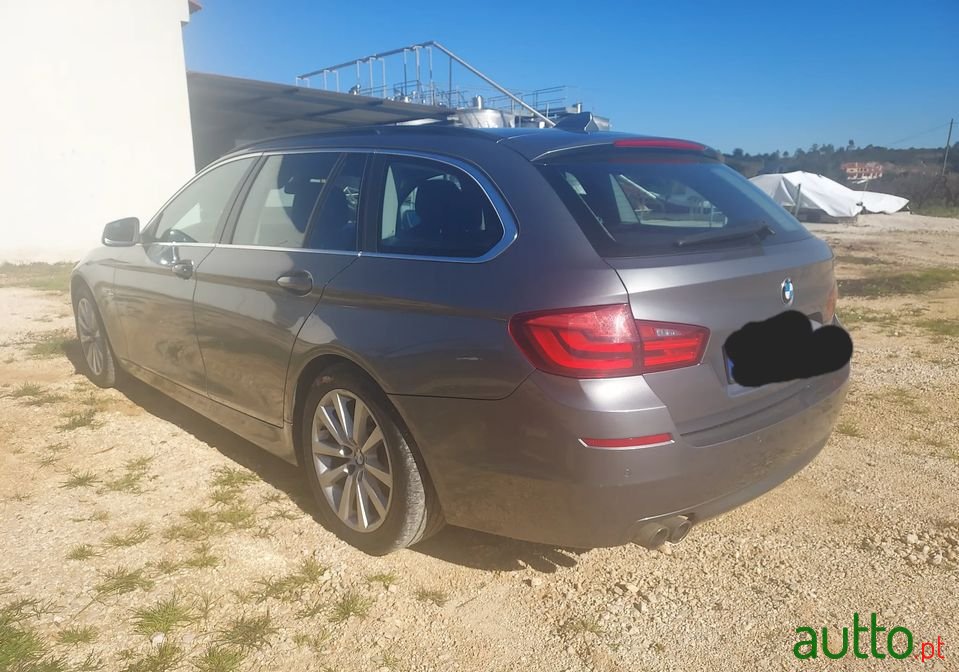 2011' BMW 520 photo #4