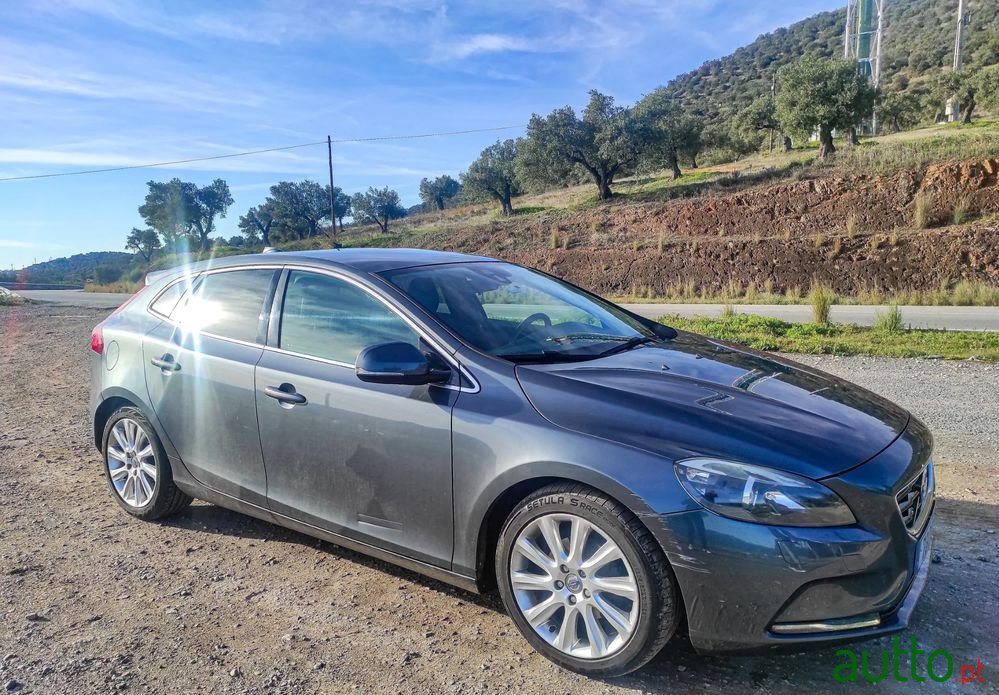 2012' Volvo V40 photo #2