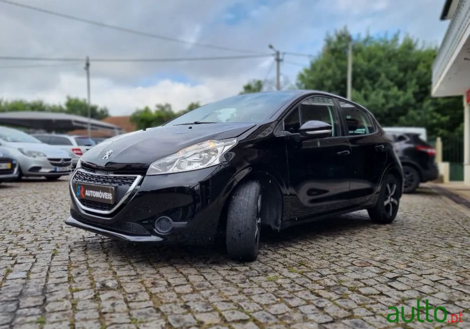 2013' Peugeot 208 photo #3