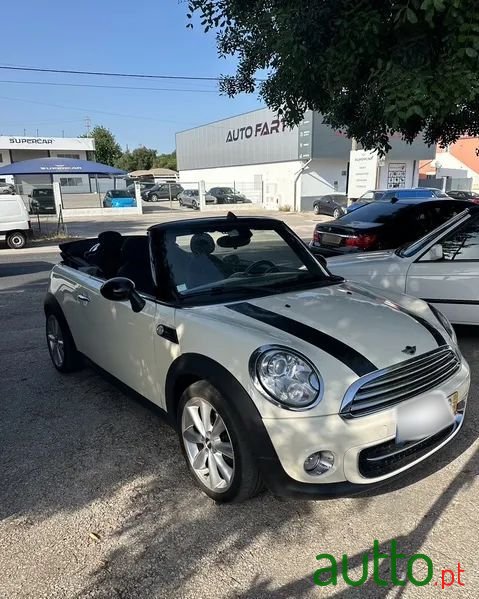 2013' MINI Cooper D photo #2