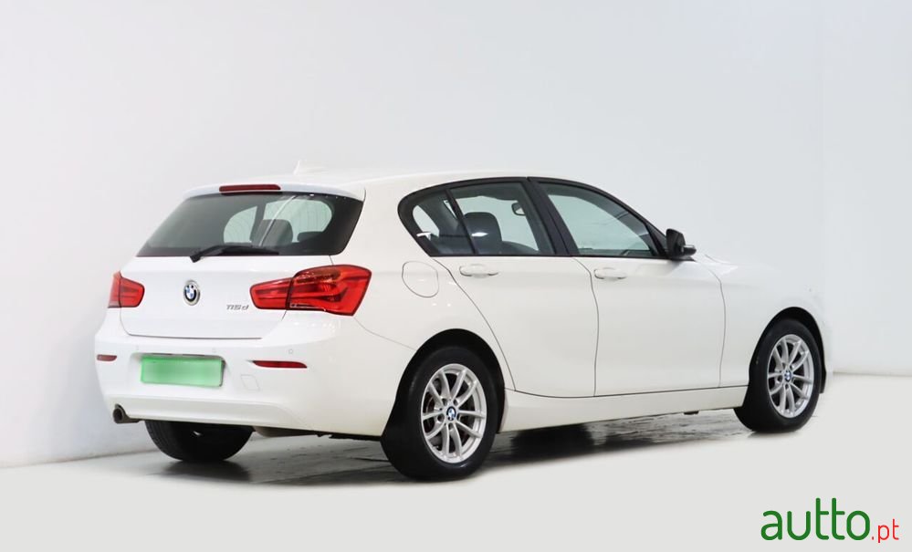 2015' BMW 116 D Efficientdynamics photo #2