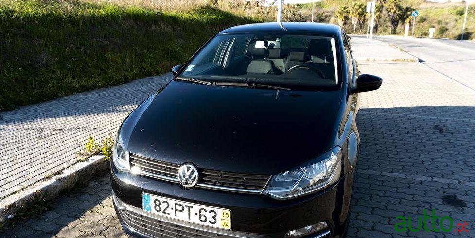 2015' Volkswagen Polo Confortline 1.4 photo #1