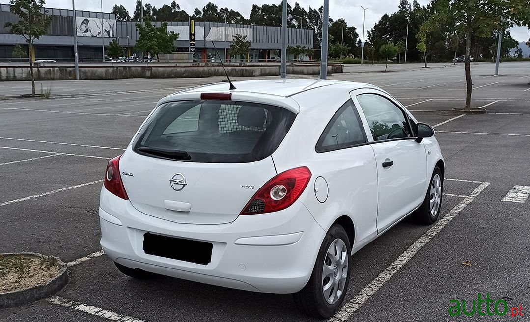 2013' Opel Corsa photo #2