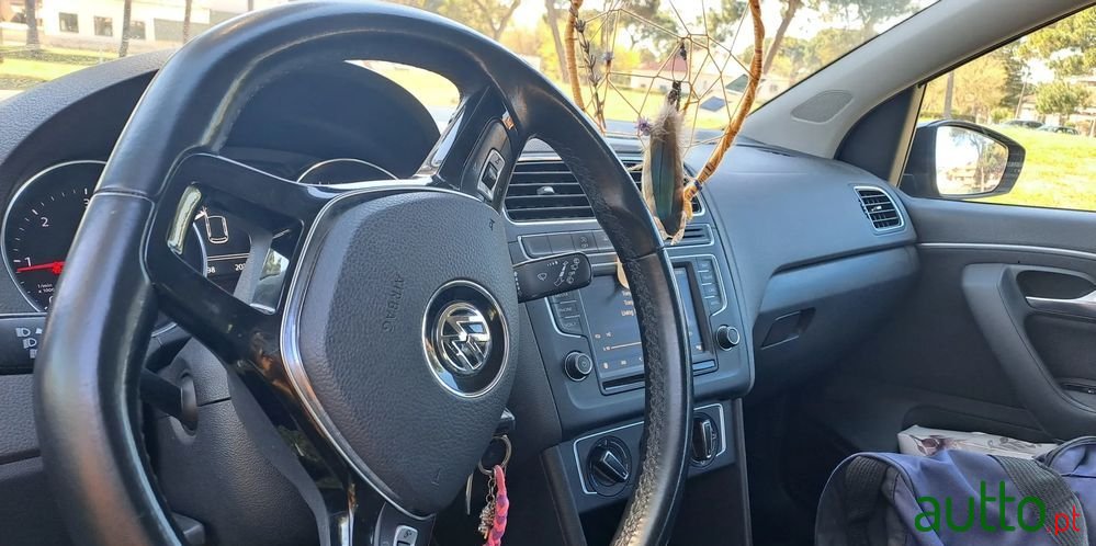 2016' Volkswagen Polo photo #6
