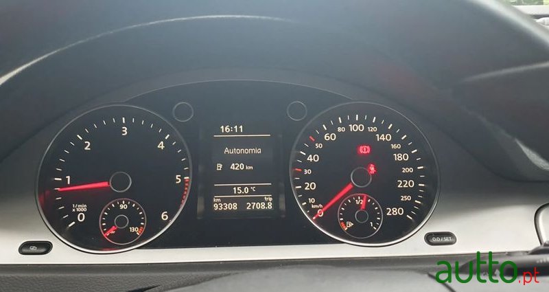 2010' Volkswagen Passat 2.0 Blue Tdi photo #2