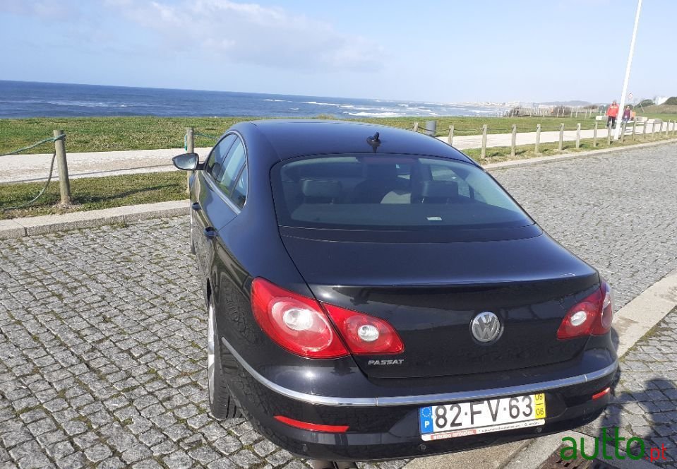 2008' Volkswagen Passat photo #4