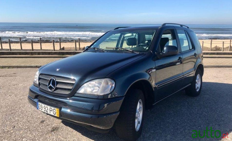 2000' Mercedes-Benz Ml-270 photo #2