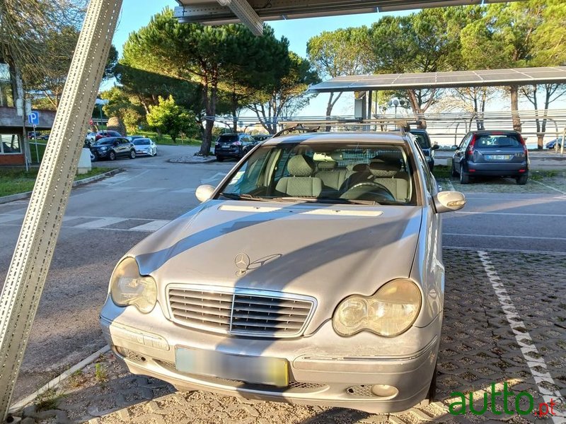 2002' Mercedes-Benz C 220 photo #2