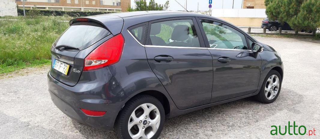2009' Ford Fiesta photo #2