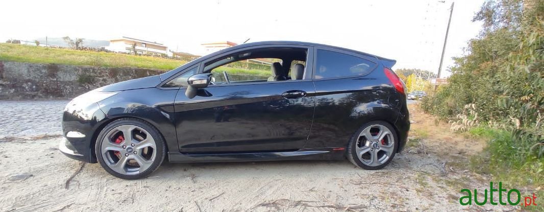 2014' Ford Fiesta photo #3