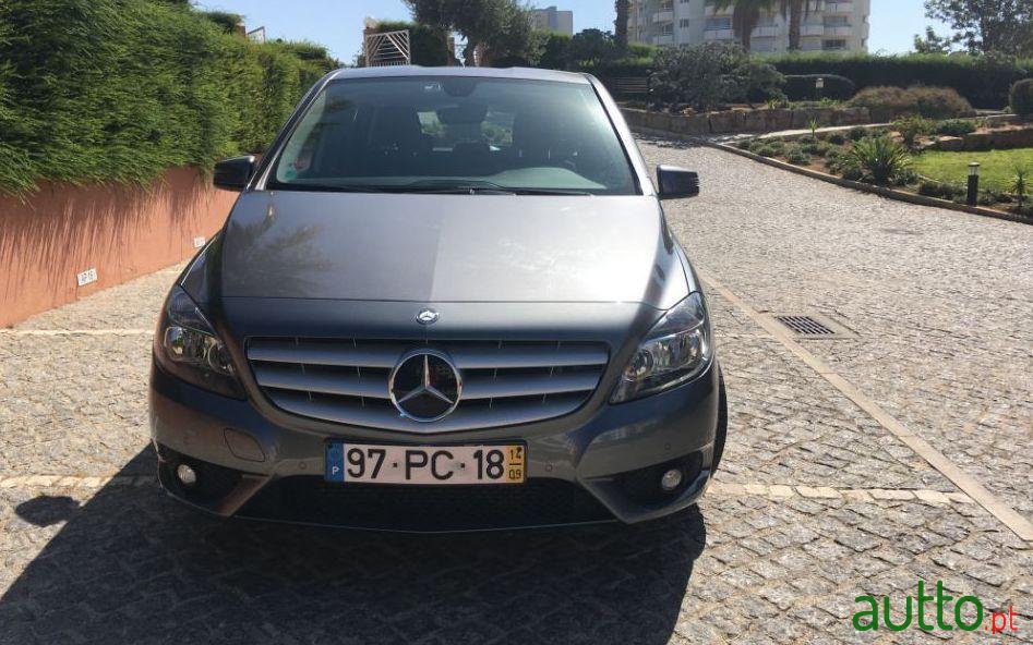 2014' Mercedes-Benz B-180 photo #3