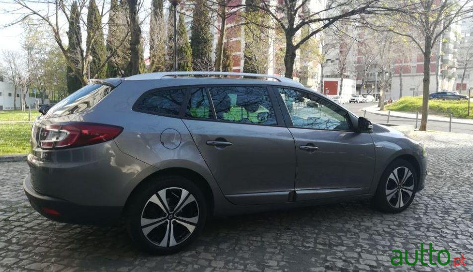 2014' Renault Megane Sport Tourer photo #2