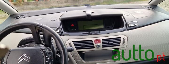2010' Citroen C4 Grand Picasso photo #5