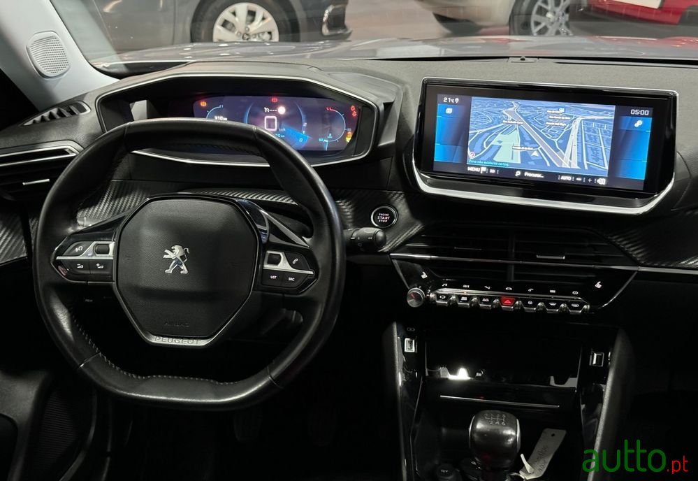 2020' Peugeot 2008 photo #4