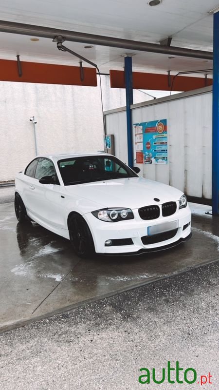 2011' BMW 120 photo #1