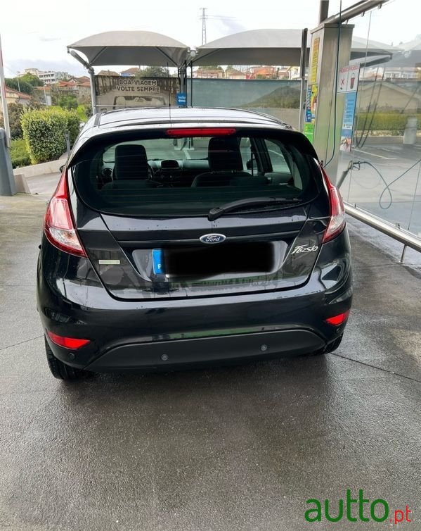 2015' Ford Fiesta photo #2