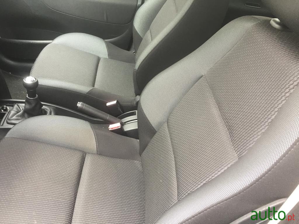 2009' Peugeot 207 photo #6