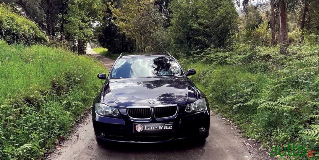 2008' BMW 318 photo #2