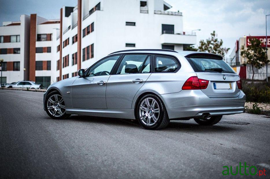 2010' BMW 318 D Touring photo #2