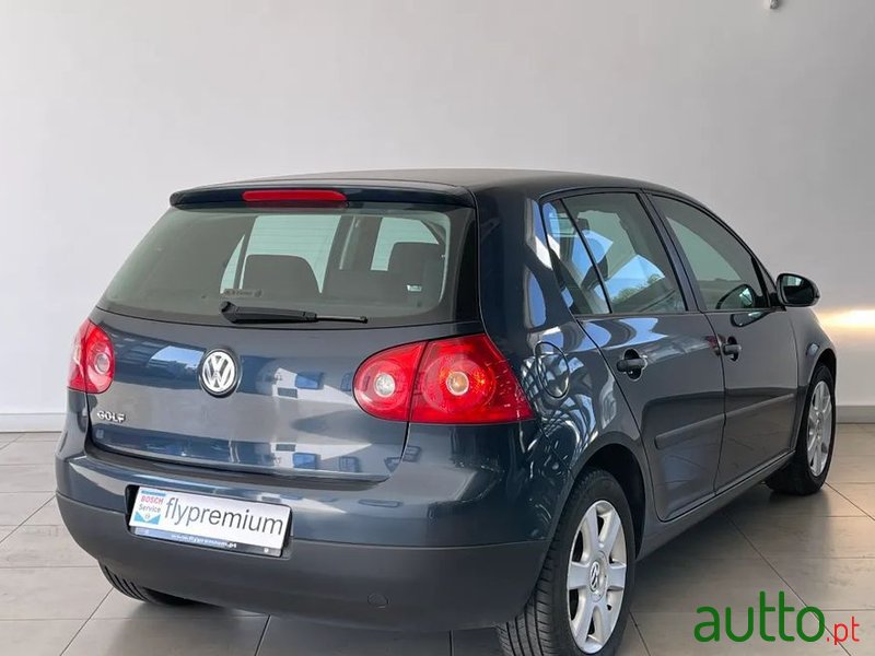 2004' Volkswagen Golf photo #5