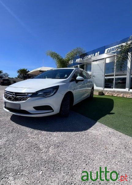 2018' Opel Astra Sports Tourer photo #4