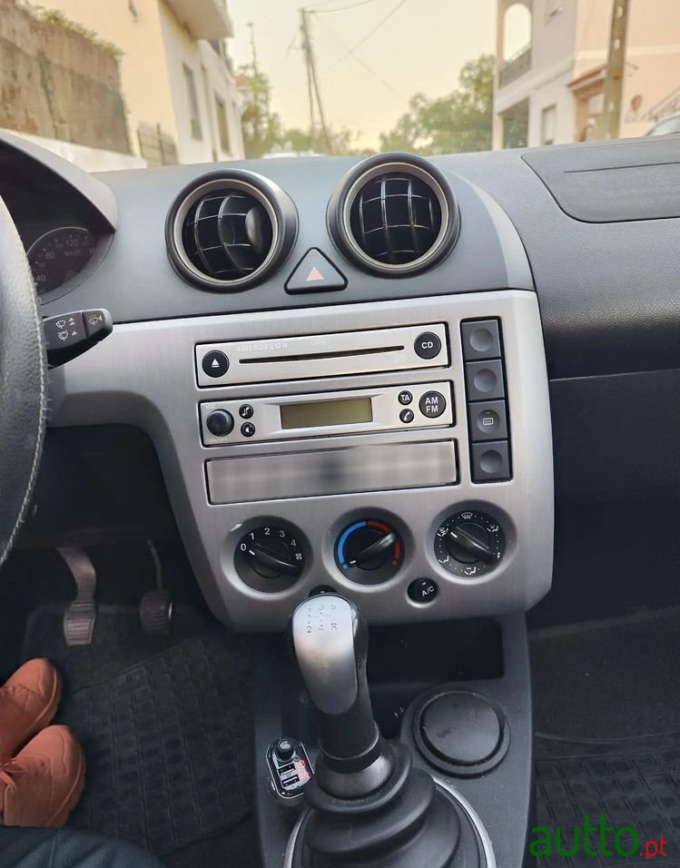 2004' Ford Fiesta photo #5