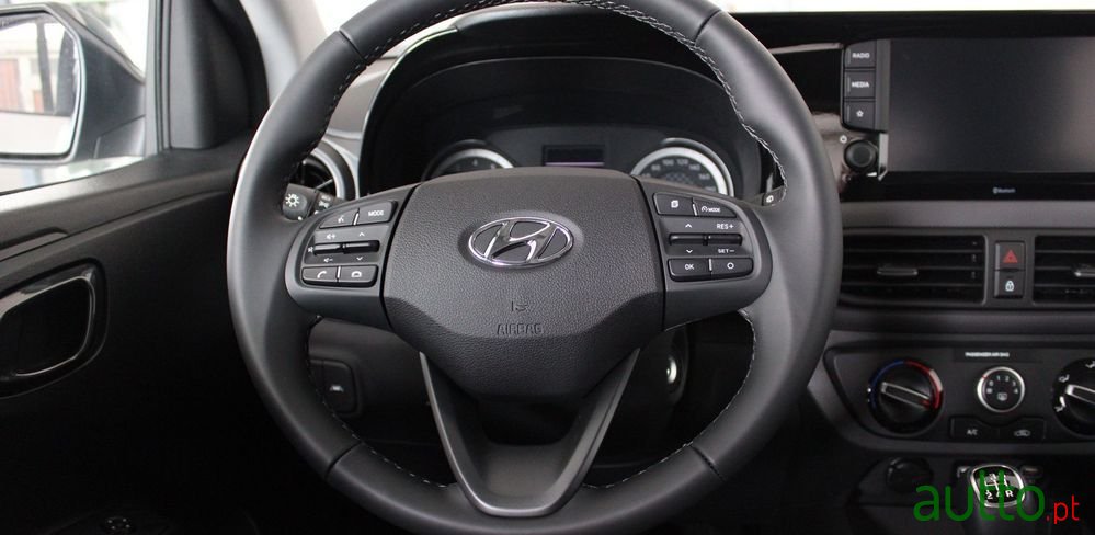 2022' Hyundai i10 1.0 Comfort (Tt) photo #4
