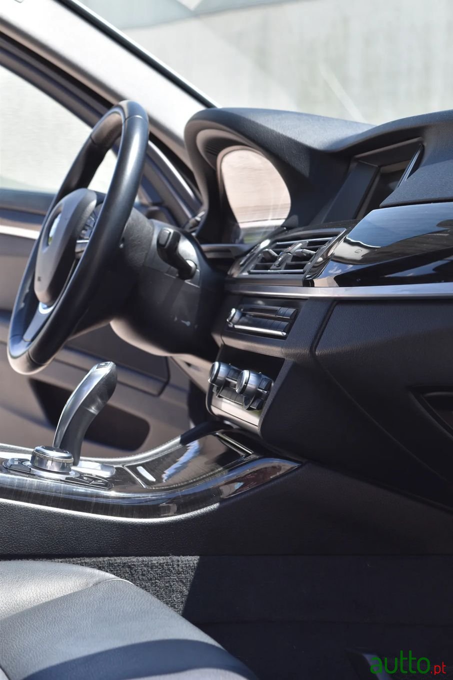 2015' BMW 520 photo #5