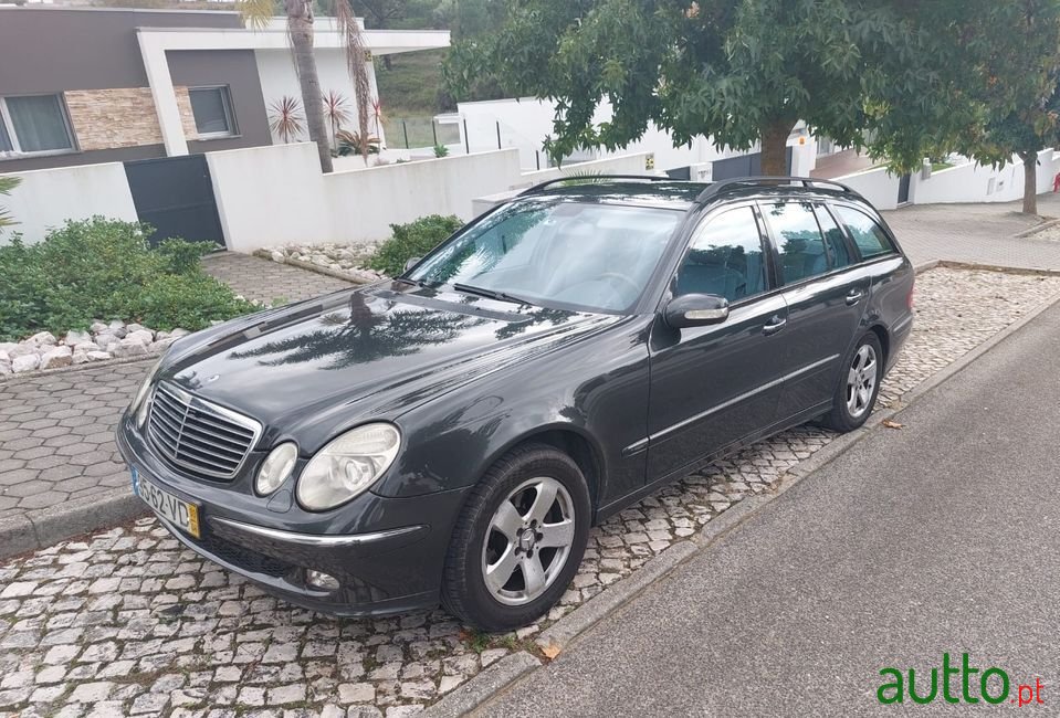 2003' Mercedes-Benz E-200 photo #1