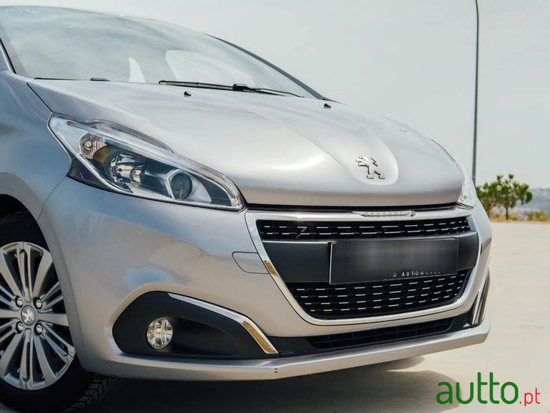 2019' Peugeot 208 1.5 Bluehdi Allure photo #3