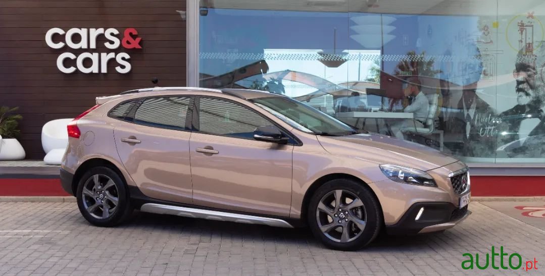 2014' Volvo V40 Cross Country photo #1