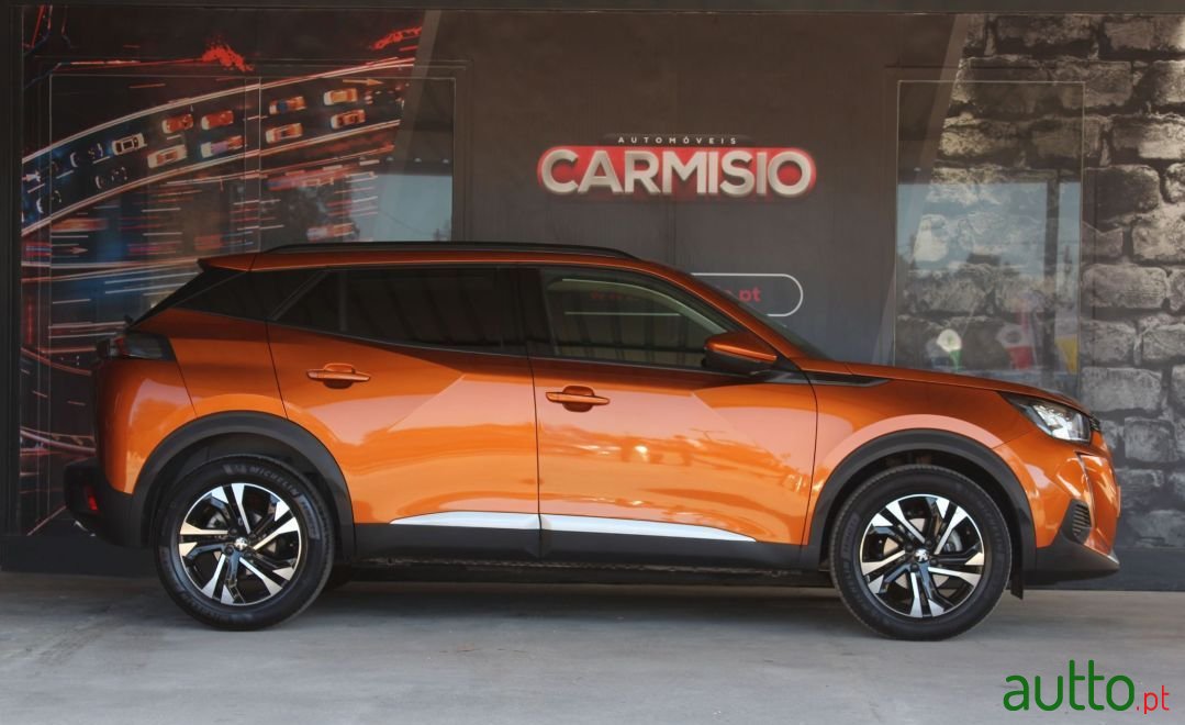 2021' Peugeot 2008 photo #2