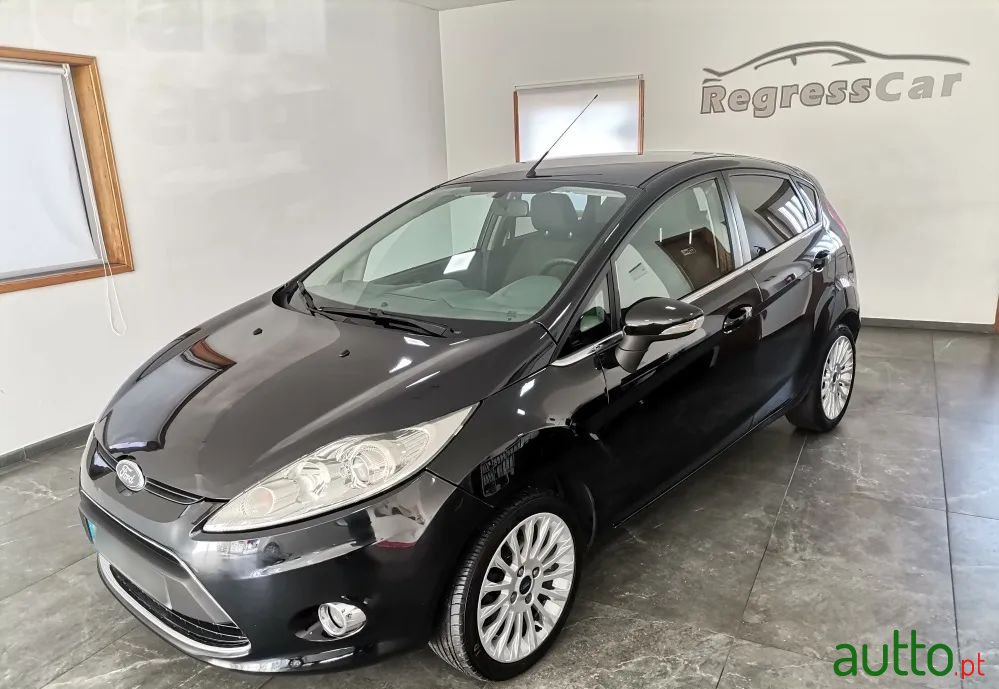 2011' Ford Fiesta photo #2