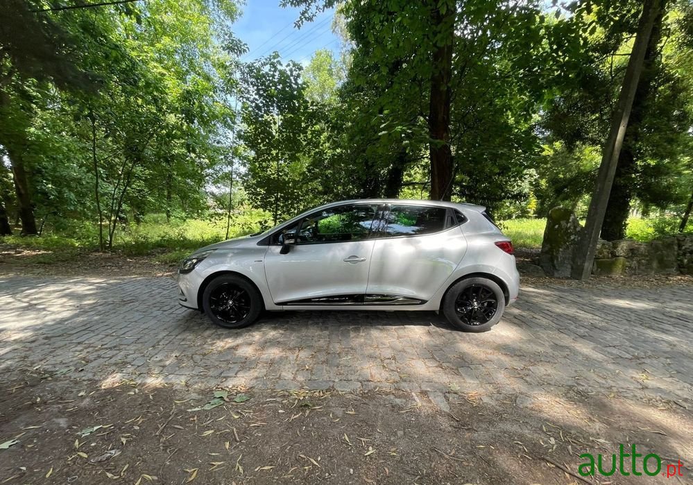 2015' Renault Clio photo #6