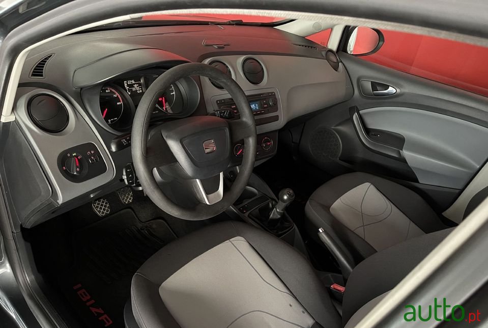 2013' SEAT Ibiza photo #4