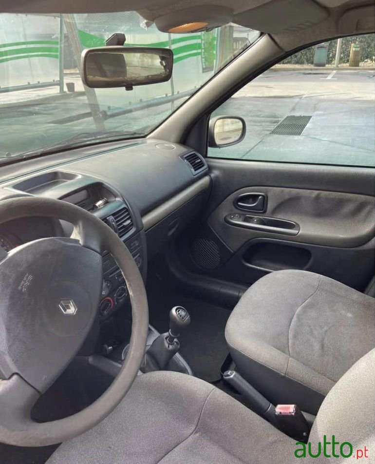 2004' Renault Clio photo #5