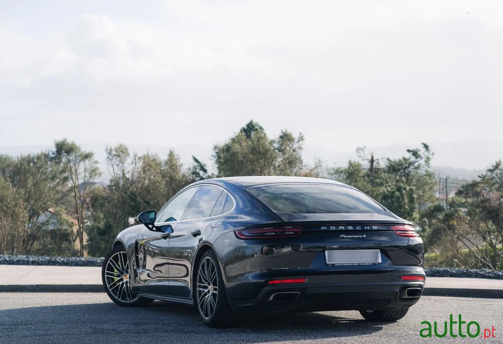 2018' Porsche Panamera 4 E-Hybrid photo #4