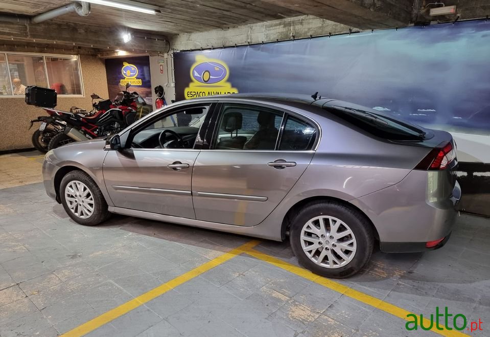 2015' Renault Laguna photo #4