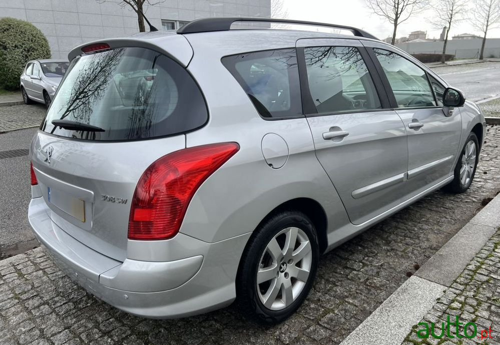 2013' Peugeot 308 Sw photo #2