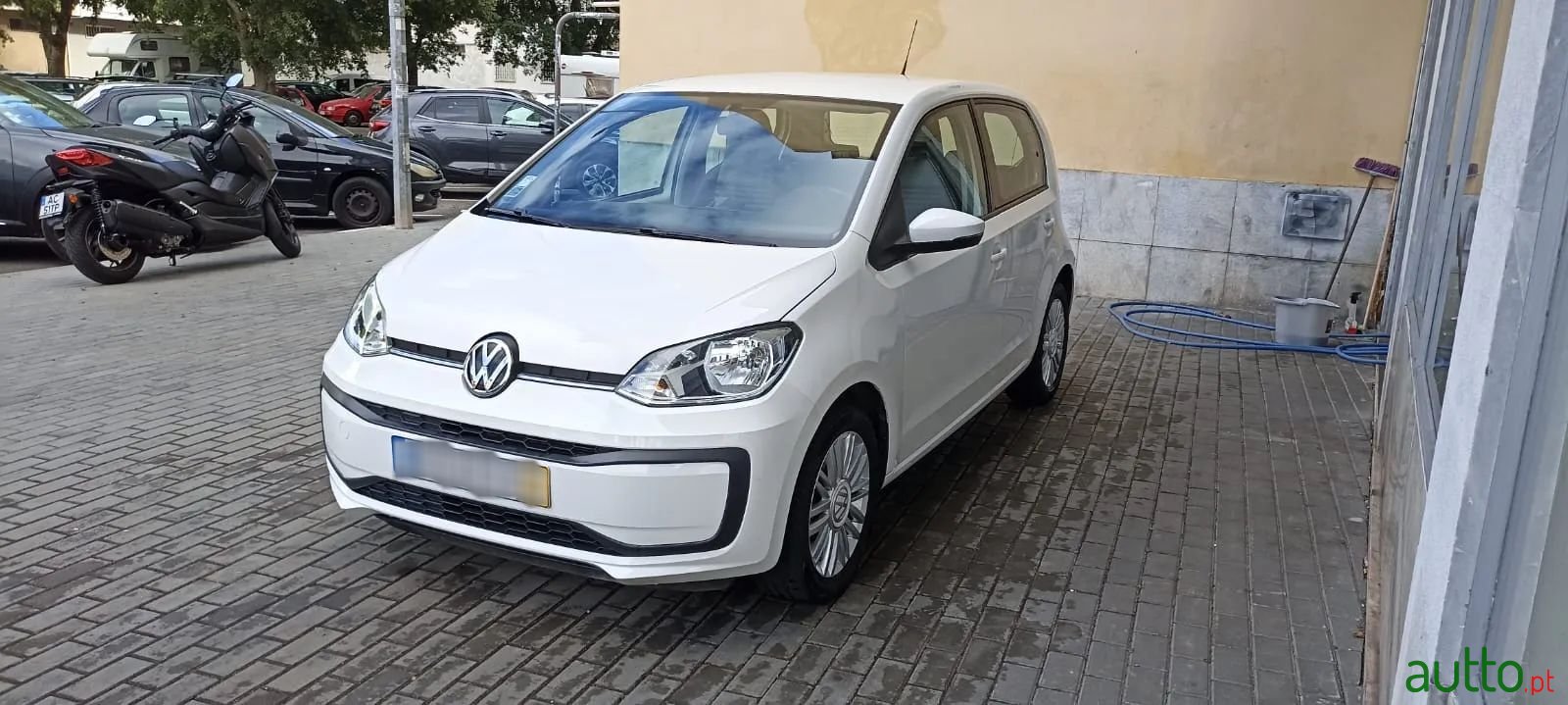 2019' Volkswagen Up photo #2