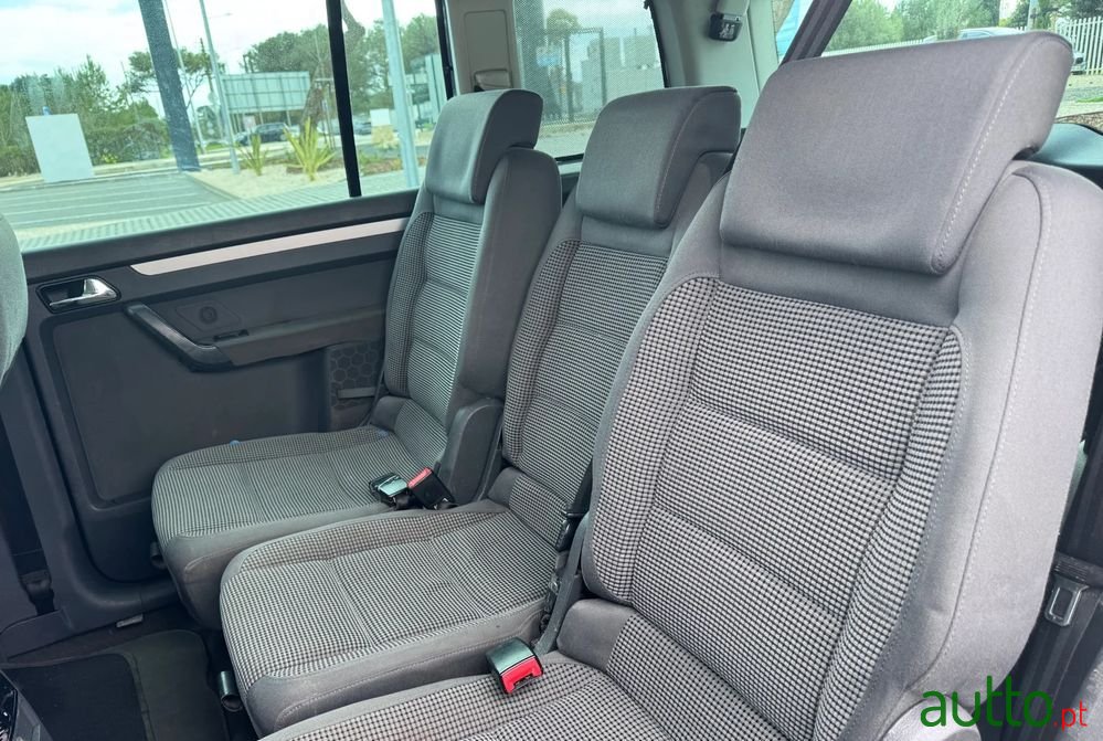 2004' Volkswagen Touran 2.0 Tdi Highline 7L photo #6