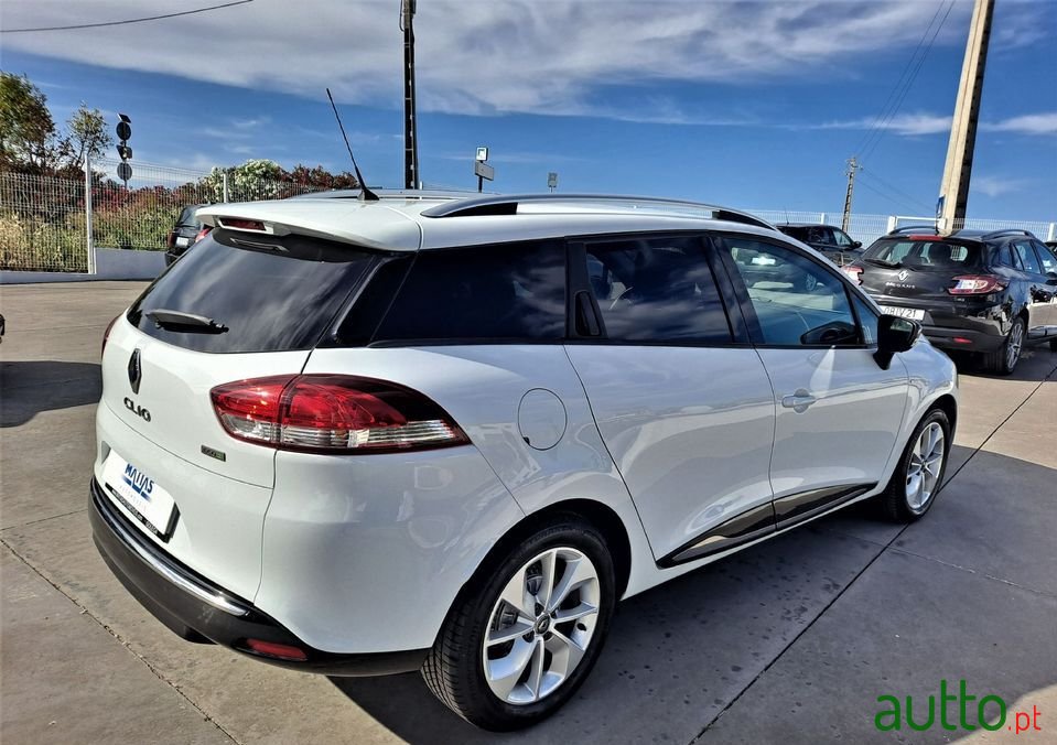 2017' Renault Clio Sport Tourer photo #2