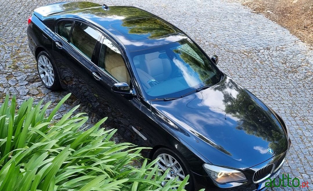 2010' BMW 730 photo #5