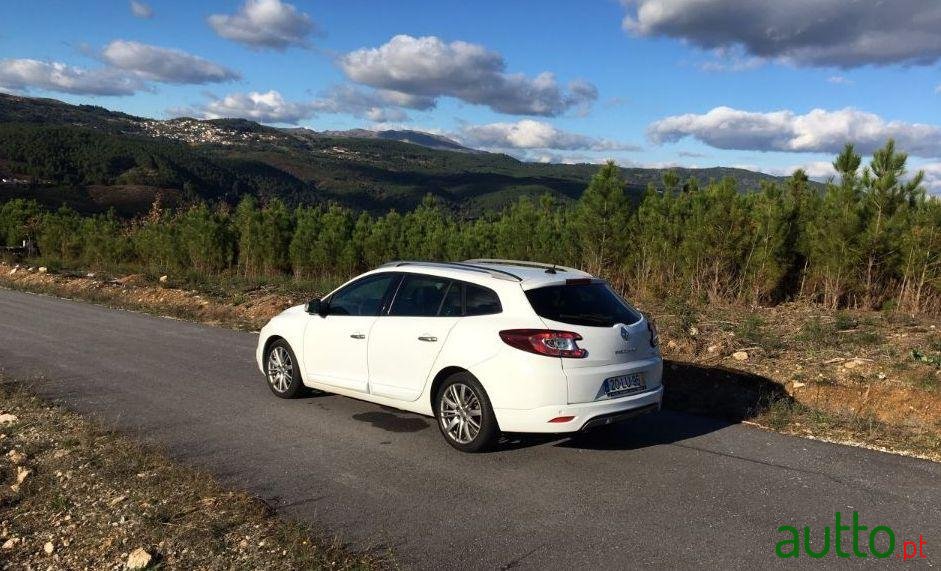 2011' Renault Megane Sport Tourer photo #1