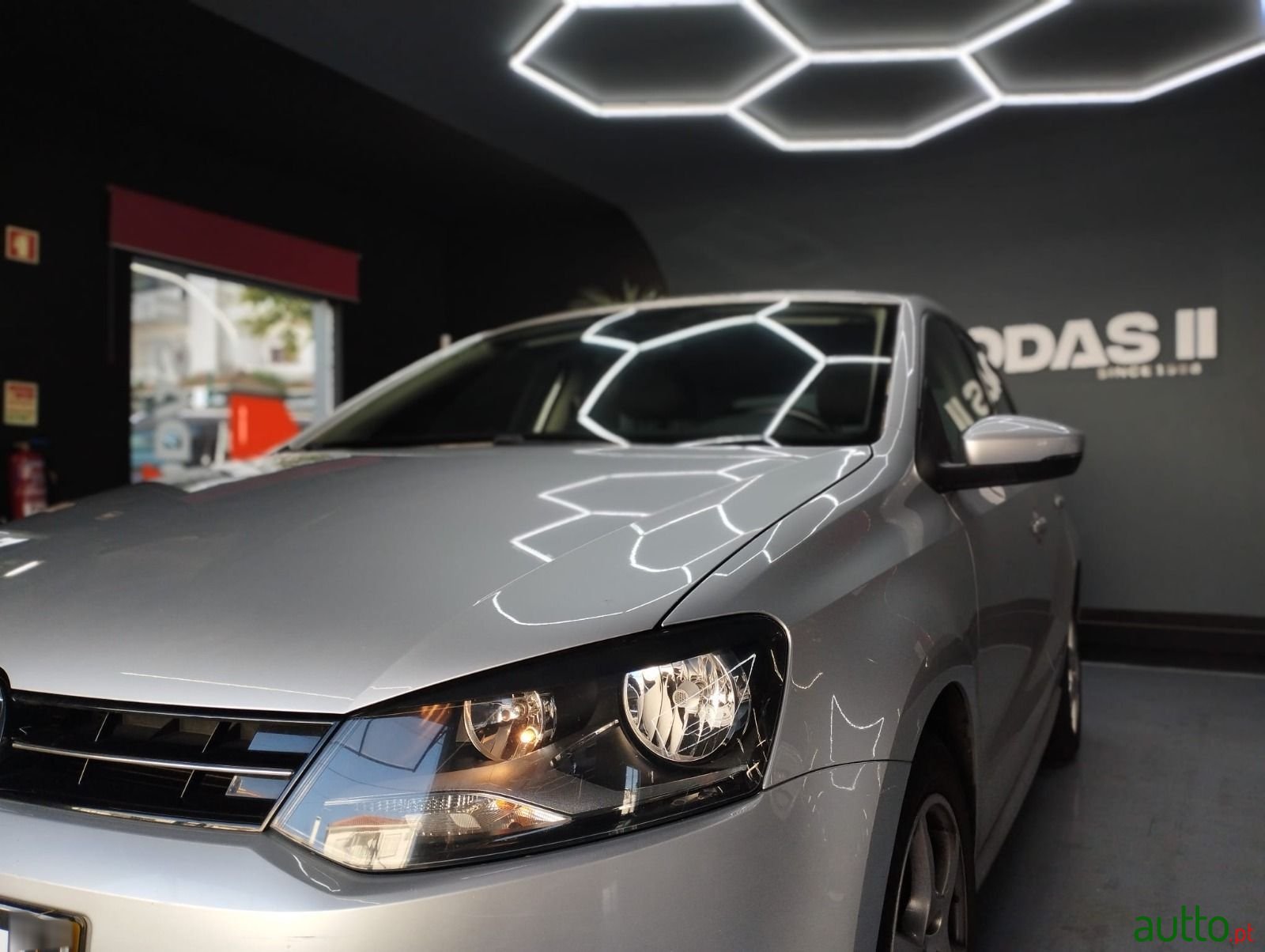 2014' Volkswagen Polo photo #5